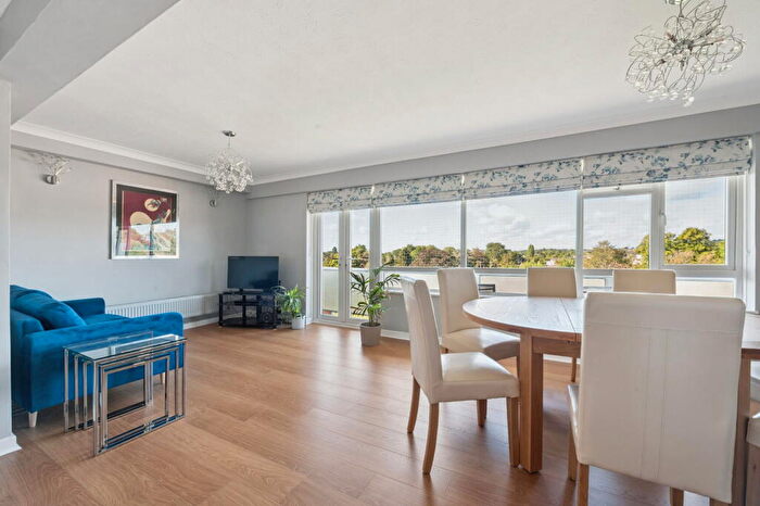 2 Bedroom Apartment For Sale In Dove Park, Hatch End, Pinner, HA5