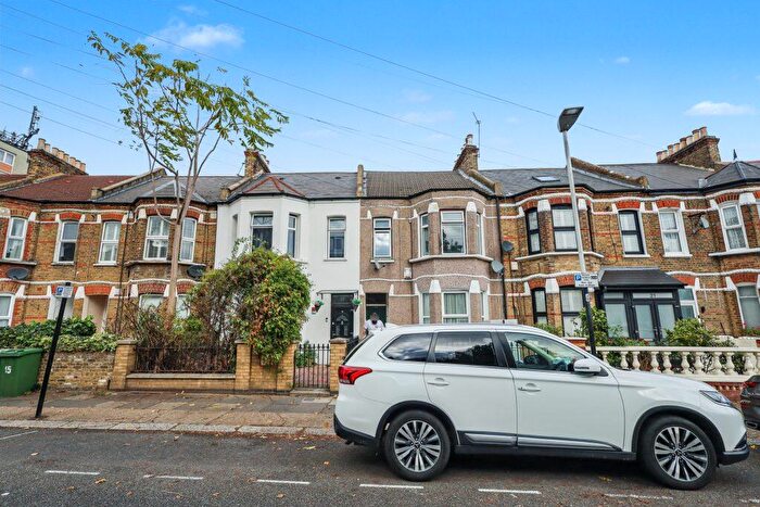 3 Bedroom Flat For Sale In Studley Road, London, E7
