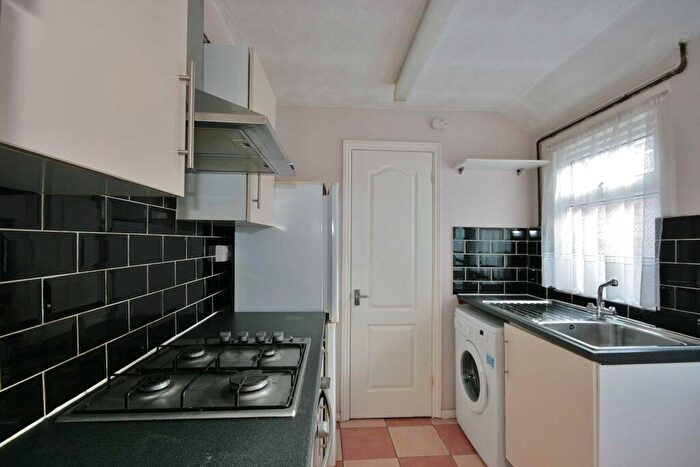 2 Bedroom Terraced House To Rent In Bedroom House- Elgar Road, Reading, RG2