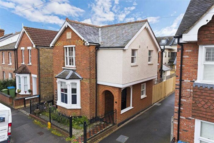 3 Bedroom Semi-Detached House To Rent In Elmgrove Road, Weybridge, KT13