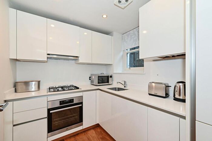 2 Bedroom Apartment To Rent In Garden Flat, Camden Road, Camden, NW1