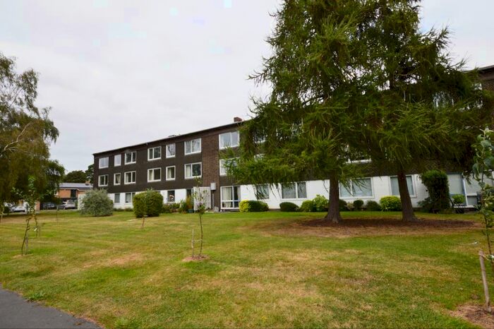 3 Bedroom Flat To Rent In Larchfield, Cambridge, CB3