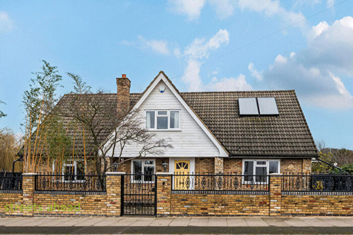 5 Bedroom Detached House To Rent In Hayes Way, Beckenham, BR3