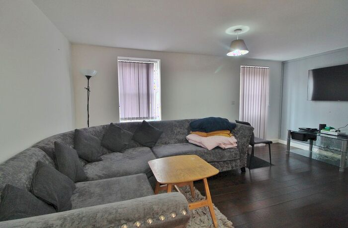2 Bedroom Flat For Sale In Grainger Street, Waterlooville, PO7