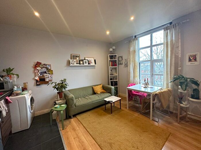 1 Bedroom Apartment For Sale In Moorland Road, Leeds, West Yorkshire, LS6