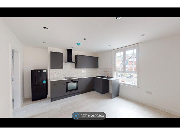 1 Bedroom Flat To Rent In Queen Street, Oldham, OL1