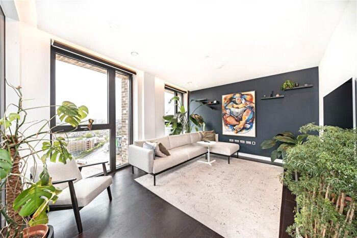 2 Bedroom Flat To Rent In Madeira Tower, Nine Elms, SW11