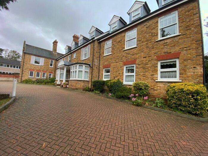2 Bedroom Apartment To Rent In Hockley Road, Rayleigh, Essex, SS6