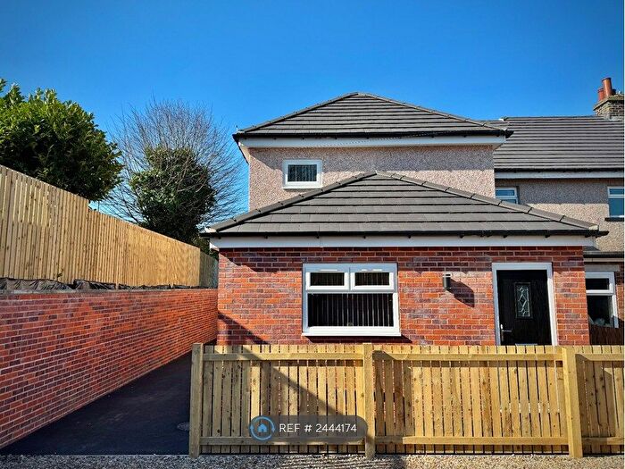 3 Bedroom Semi-Detached House To Rent In Heights Lane, Bradford, BD9