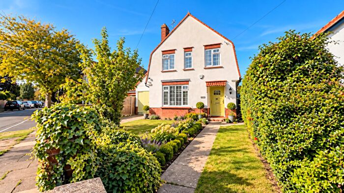 3 Bedroom Detached House For Sale In Greenway, Frinton-On-Sea, CO13