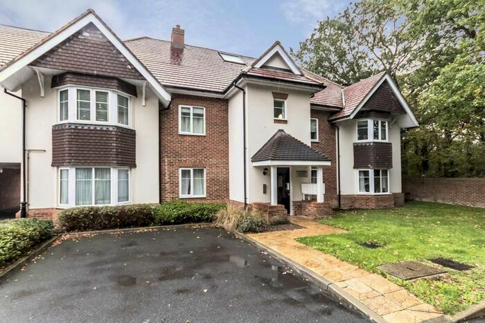 2 Bedroom Flat To Rent In Soprano Way, Esher, KT10