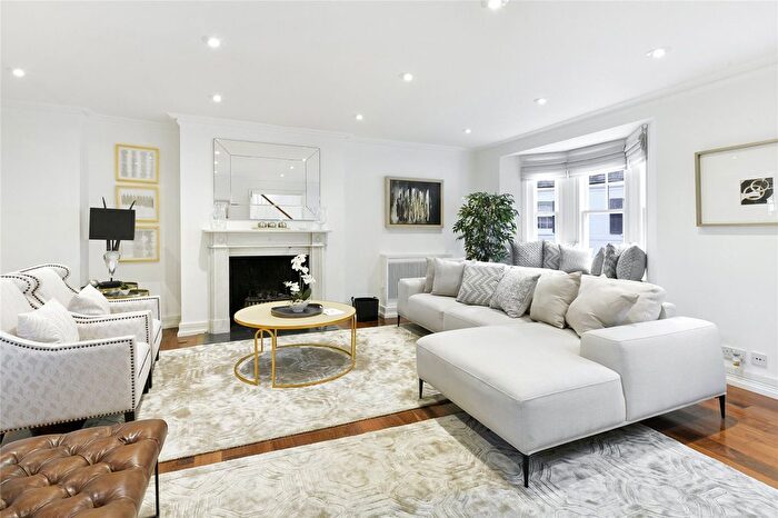 4 Bedroom Mews To Rent In Pont Street Mews, Knightsbridge, SW1X