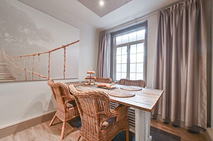 2 Bedroom Flat To Rent In Harrowby Street, Marylebone, London, W1H