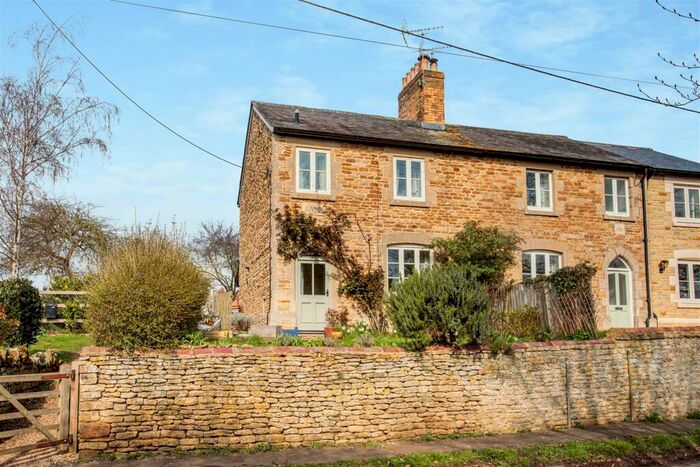 2 Bedroom Character Property For Sale In Main Street, Seaton, Rutland, LE15