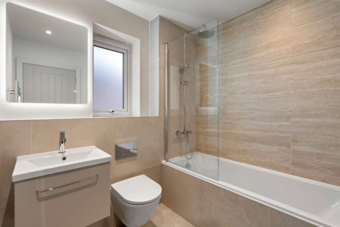 4 Bedroom Semi-Detached House To Rent In Lodge Road, Lymington, Hampshire, SO41
