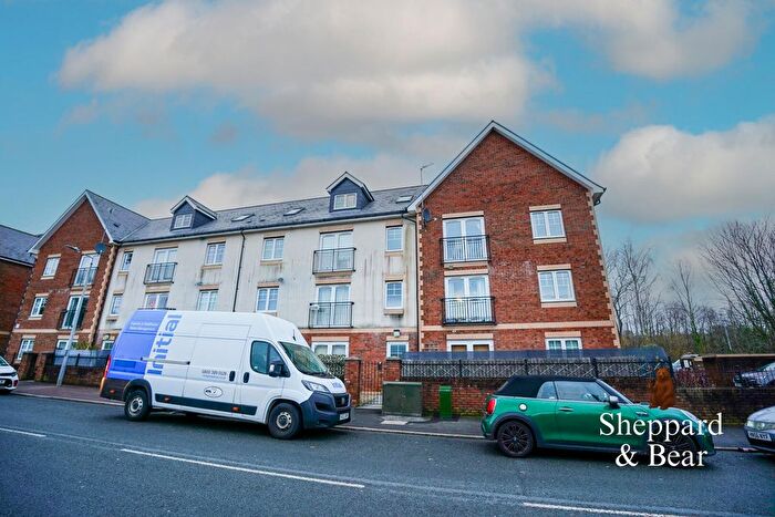 2 Bedroom Flat For Sale In Tregwilym Road, Rogerstone, Newport, NP10