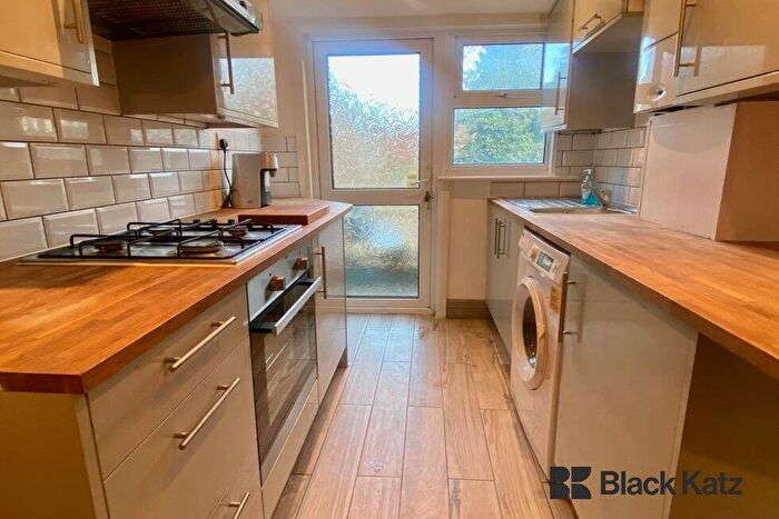4 Bedroom Flat To Rent In St. Barnabas Road, Tooting, CR4