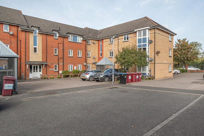 3 Bedroom Apartment For Sale In Park View, Reading, Berkshire, RG2