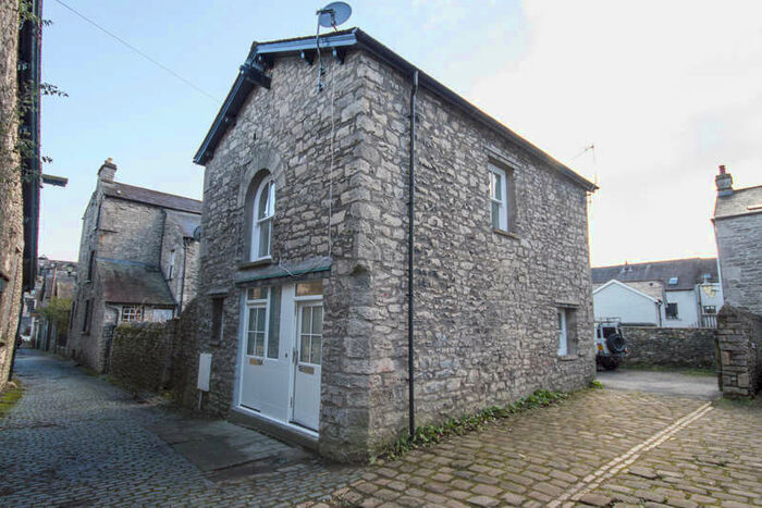 1 Bedroom Flat To Rent In Collin Croft, Kendal, Cumbria, LA9