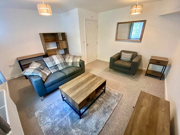 2 Bedroom Flat To Rent In Gelli Rhedyn, Fforestfach, Swansea, SA5