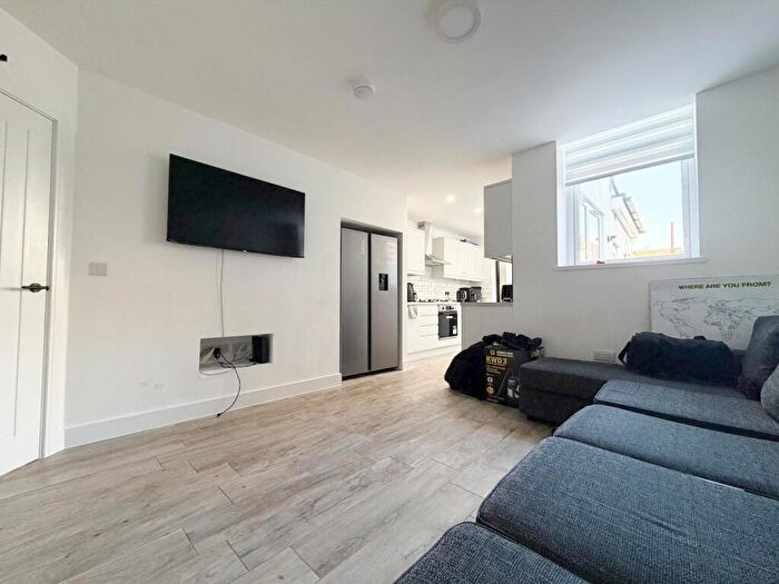 6 Bedroom Terraced House To Rent In Minny Street, Cathays, CF24