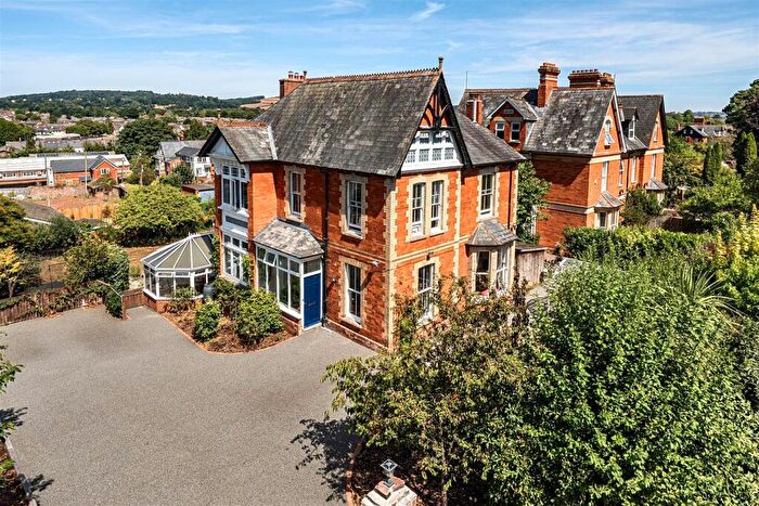 6 Bedroom Detached House For Sale In The Avenue, Tiverton, EX16
