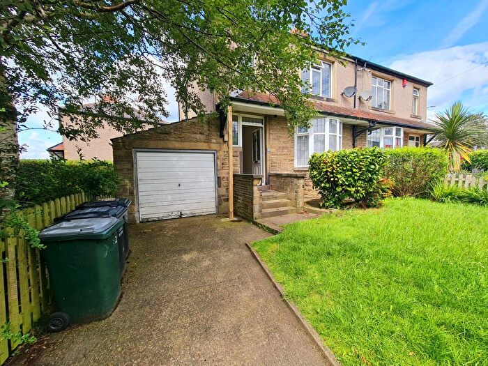 3 Bedroom Semi-Detached House To Rent In Bolton Crescent, Bradford, BD2