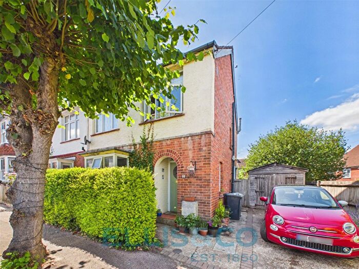 3 Bedroom Semi-detached House For Sale In Lawn Road, Tonbridge, Kent, TN9