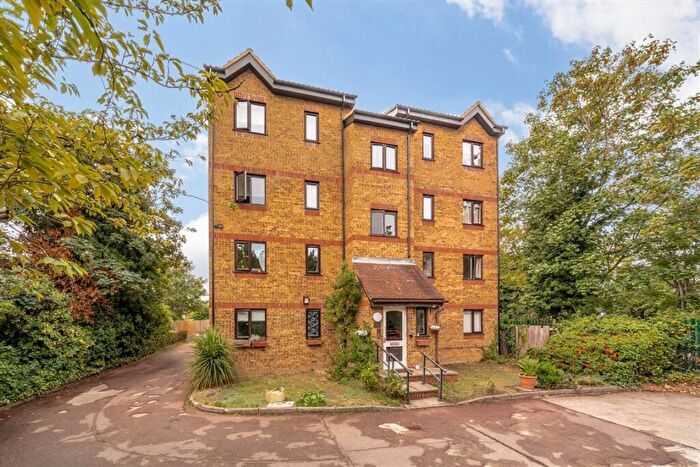 2 Bedroom Flat To Rent In Cornmow Drive, Dollis Hill, NW10