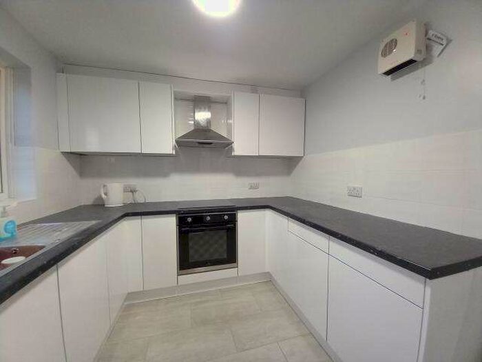 2 Bedroom Apartment To Rent In Troutbeck Close, Slough, SL2