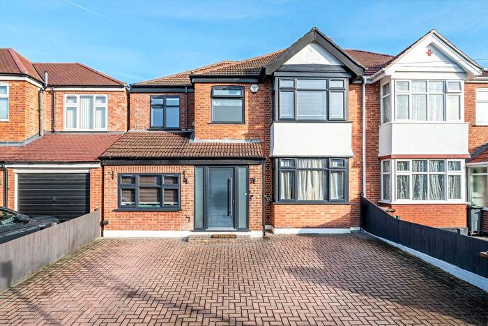 6 Bedroom Semi Detached House For Sale In Harewood Road, Isleworth, TW7