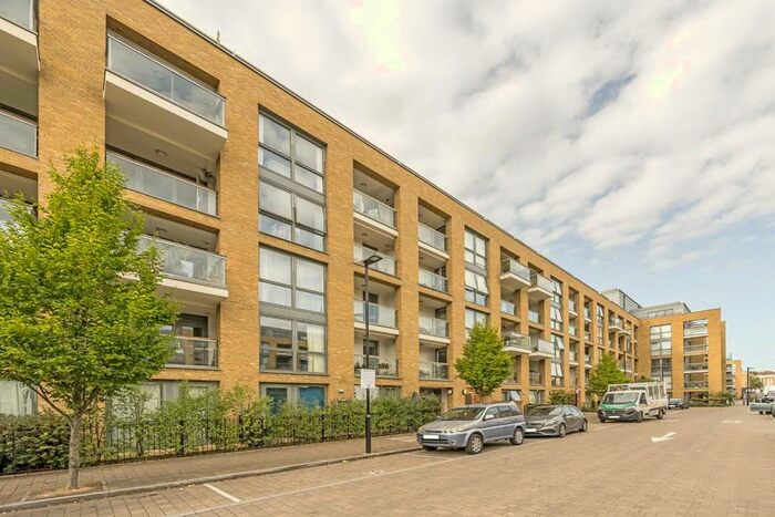 2 Bedroom Flat To Rent In Canalside Square, London, N1