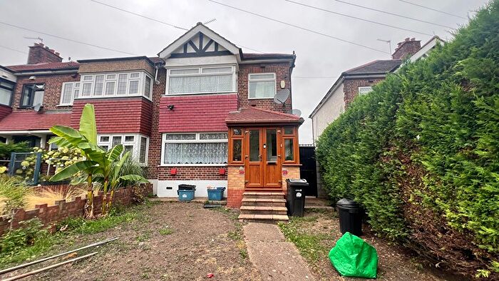 3 Bedroom Terraced House To Rent In Woodford Green, IG8