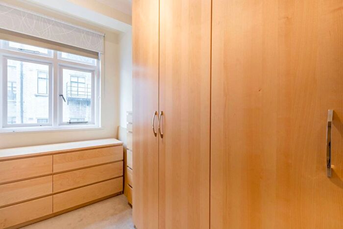 3 Bedroom Flat To Rent In Portland Place, Marylebone, London, W1B