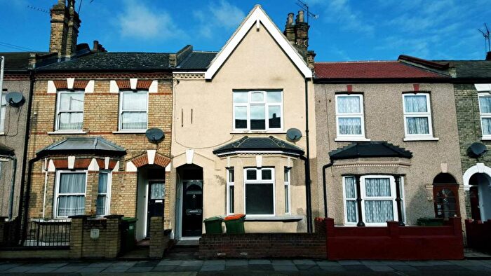 4 Bedroom House To Rent In Keogh Road, Stratford, E15