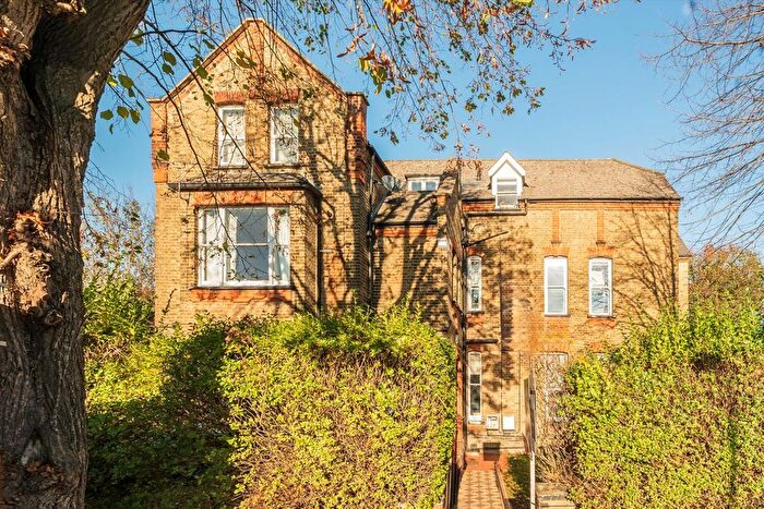 2 Bedroom Flat For Sale In Cumberland Road, Acton, W3