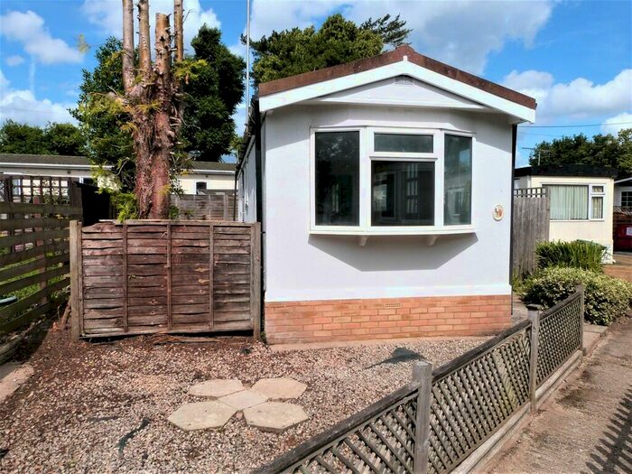 1 Bedroom Mobile Home To Rent In Theobalds Park Road, Enfield, EN2