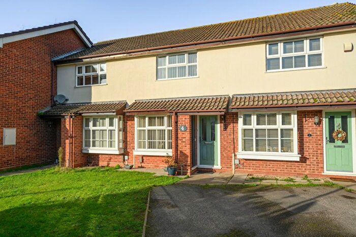 2 Bedroom Terraced House For Sale In Viner Close, Walton-On-Thames, KT12