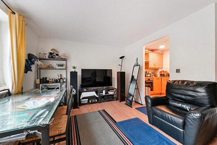 1 Bedroom Apartment For Sale In Locksons Close, London, E14