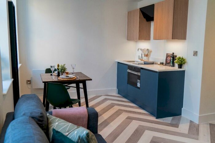 Apartment To Rent In Duke Street Studio, M3