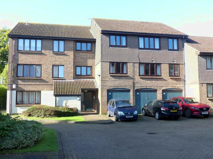 1 Bedroom Flat To Rent In Connaught Gardens, Crawley RH10
