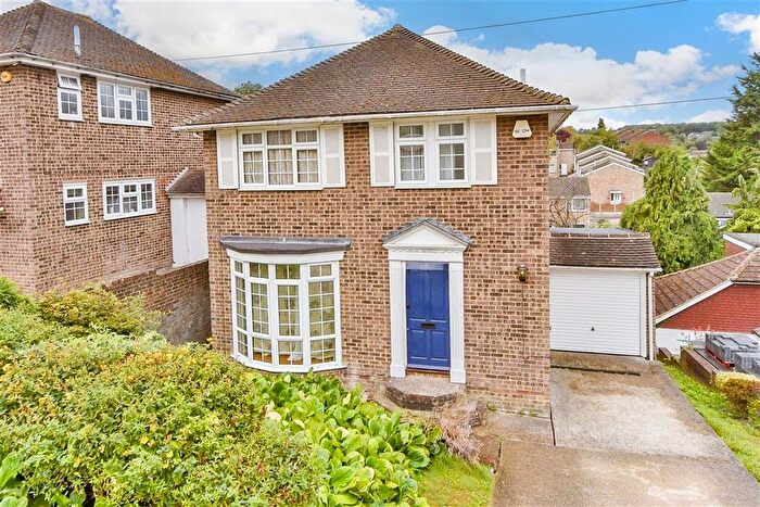 3 Bedroom Detached House For Sale In Prince Charles Avenue, Walderslade, Chatham, Kent, ME5