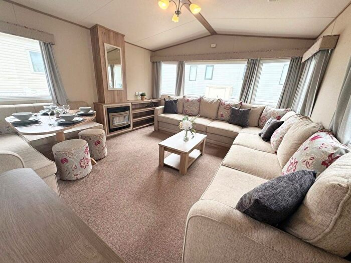 2 Bedroom Park Home For Sale In Hook Lane, Warsash, Southampton, SO31