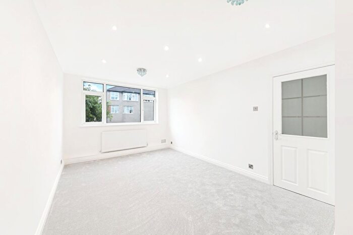 2 Bedroom Maisonette For Sale In Florence Avenue, Morden, SM4