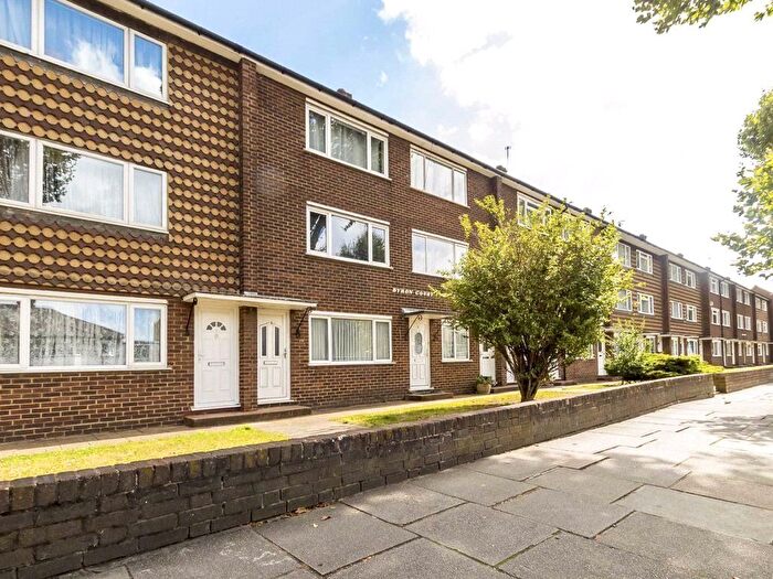 2 Bedroom Flat To Rent In Byron Court, Boston Road, London, W7