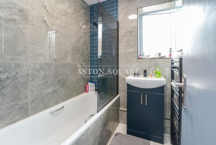 2 Bedroom Maisonette To Rent In Holders Hill Drive, London, NW4