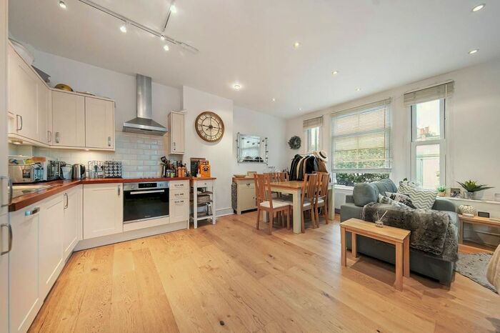 1 Bedroom Flat To Rent In St John's Hill, St John's Hill, London, SW11