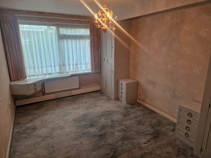 2 Bedroom Flat To Rent In Barton Meadows, Barkingside, Essex, IG6