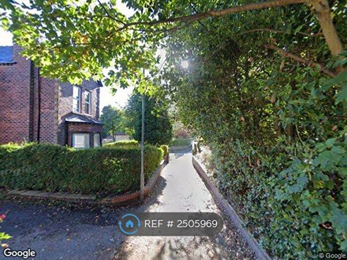 2 Bedroom Flat To Rent In Alexandra Crescent, Dewsbury, WF13