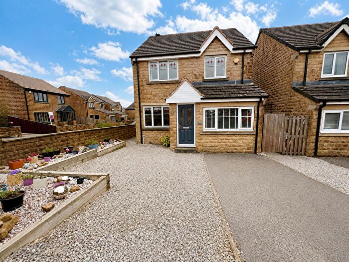 3 Bedroom Detached House For Sale In Bradshaw View, Queensbury, BD13